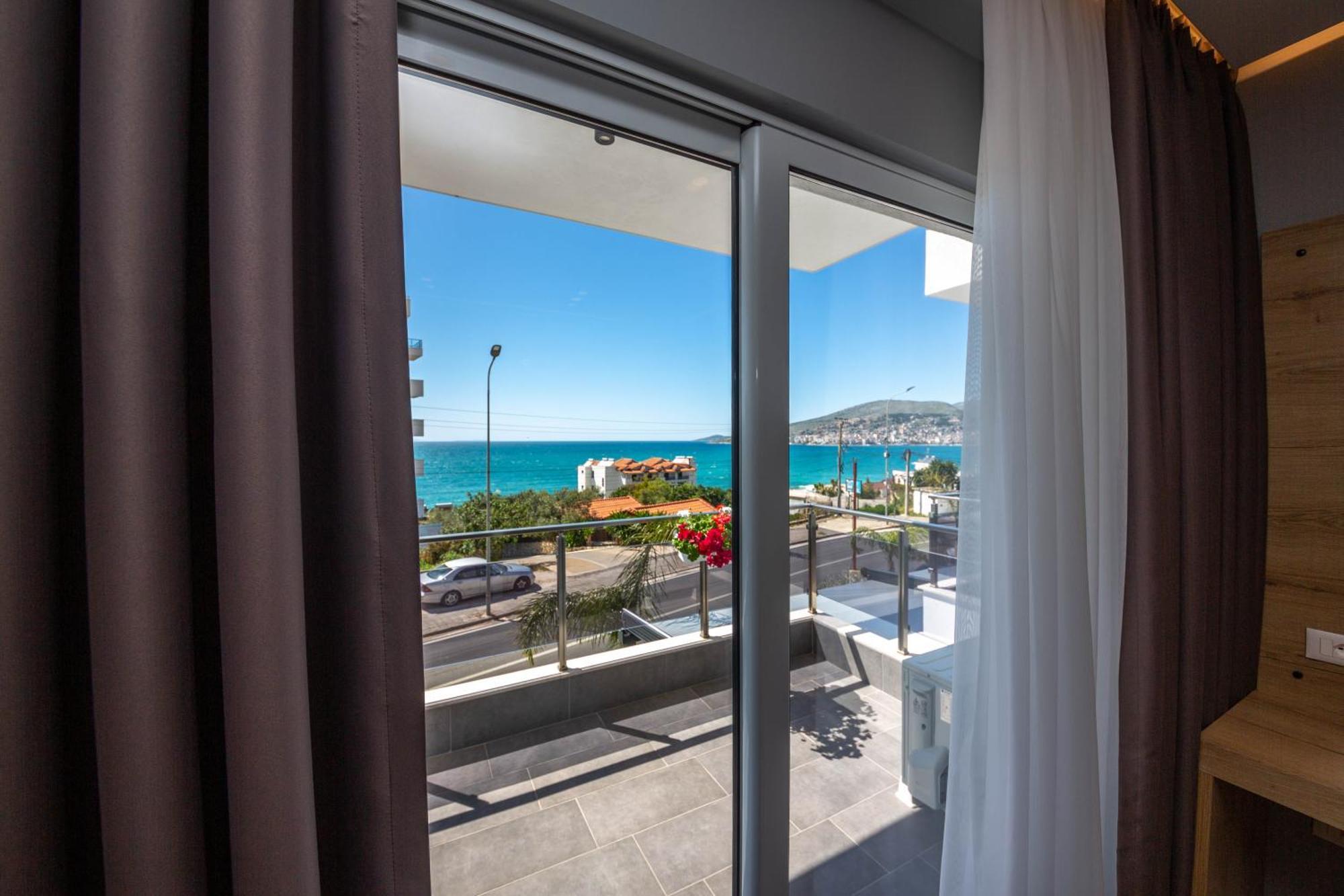 Azure Inn Hotel Sarandë Exterior foto
