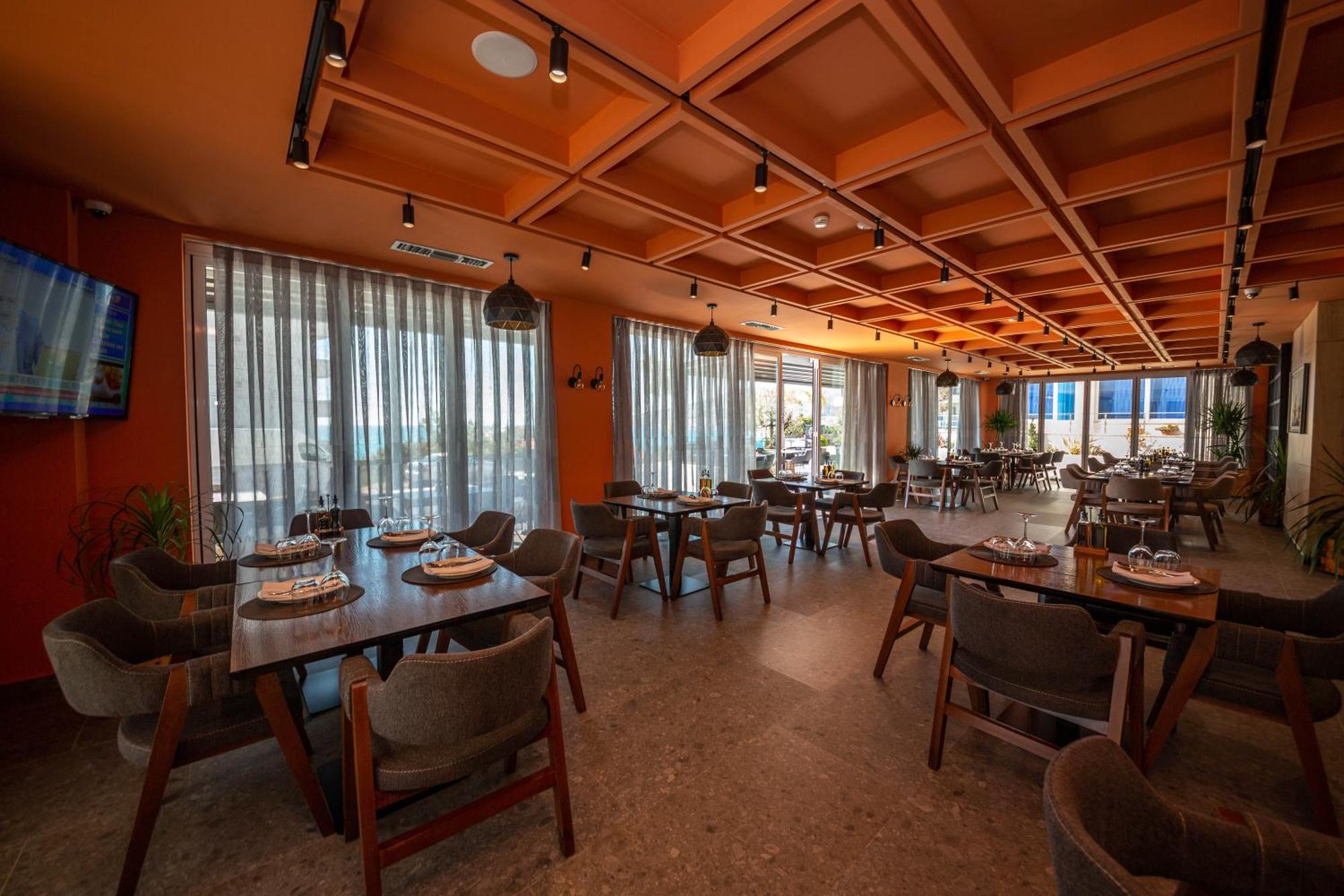 Azure Inn Hotel Sarandë Exterior foto