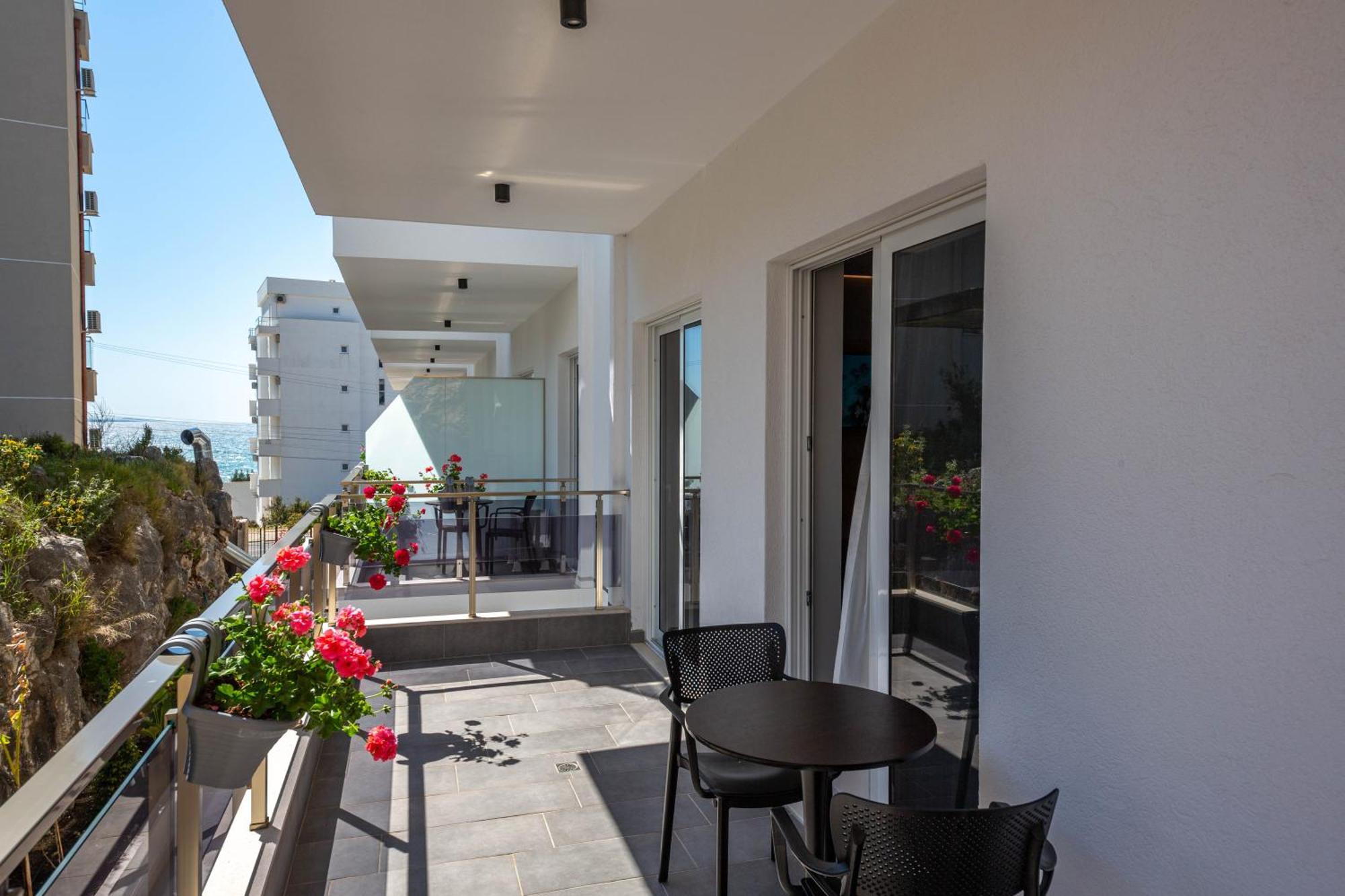 Azure Inn Hotel Sarandë Exterior foto
