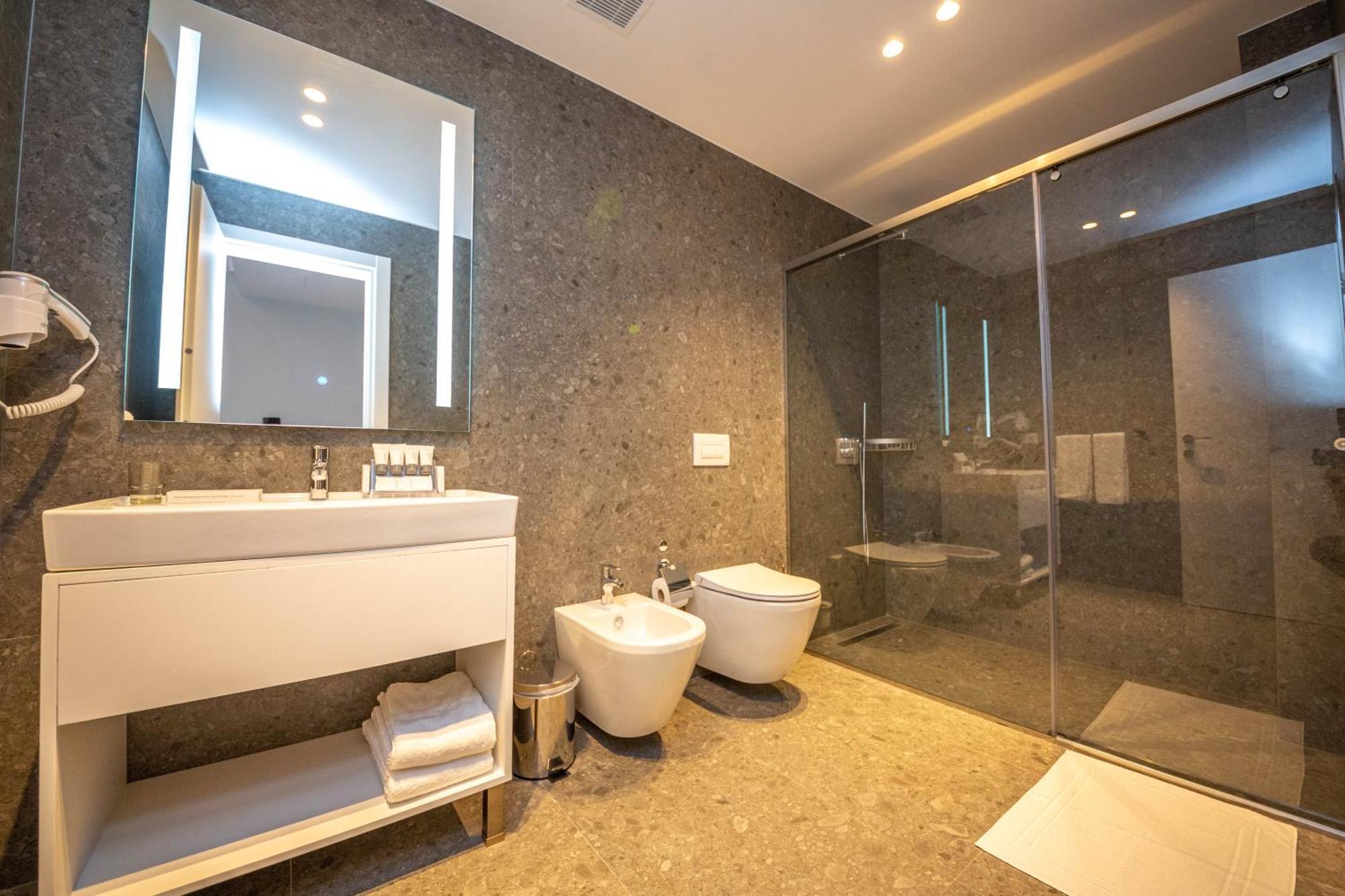 Azure Inn Hotel Sarandë Zimmer foto